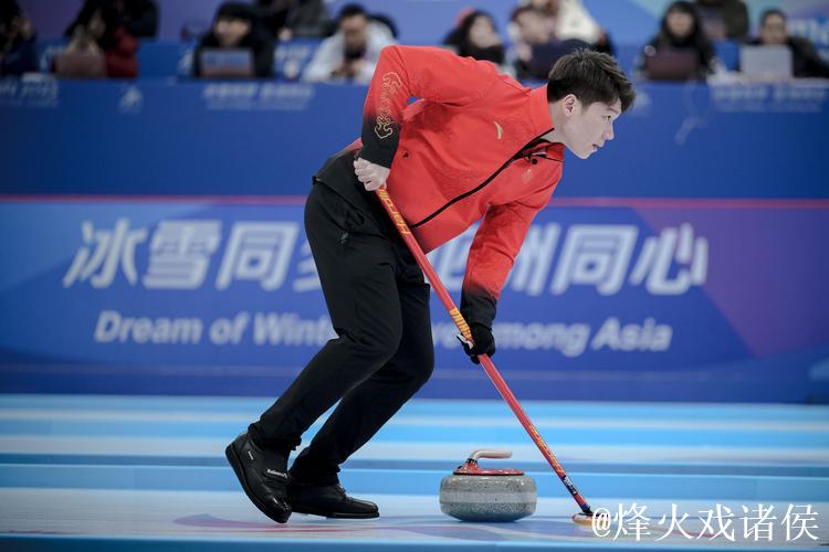 冬奥冰壶落选赛：中国混双组合7-5力克对手，三连胜居首